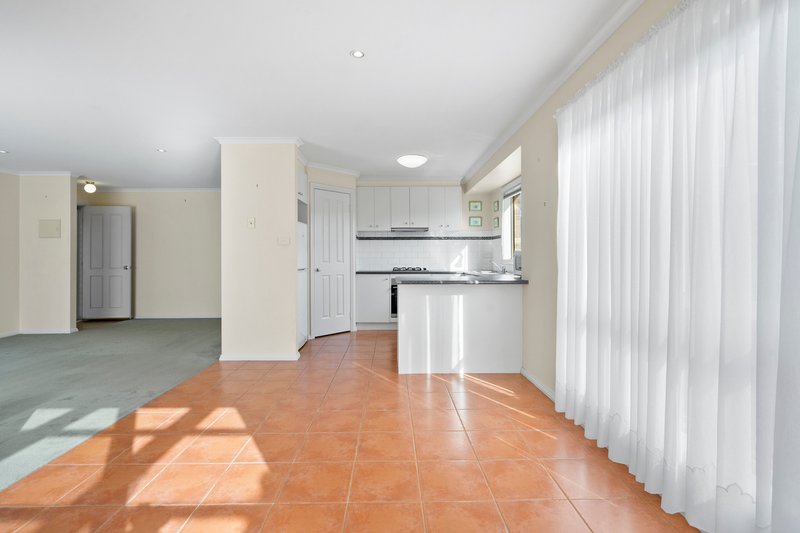 Photo - 4/10 Wheat Court, Lara VIC 3212 - Image 4