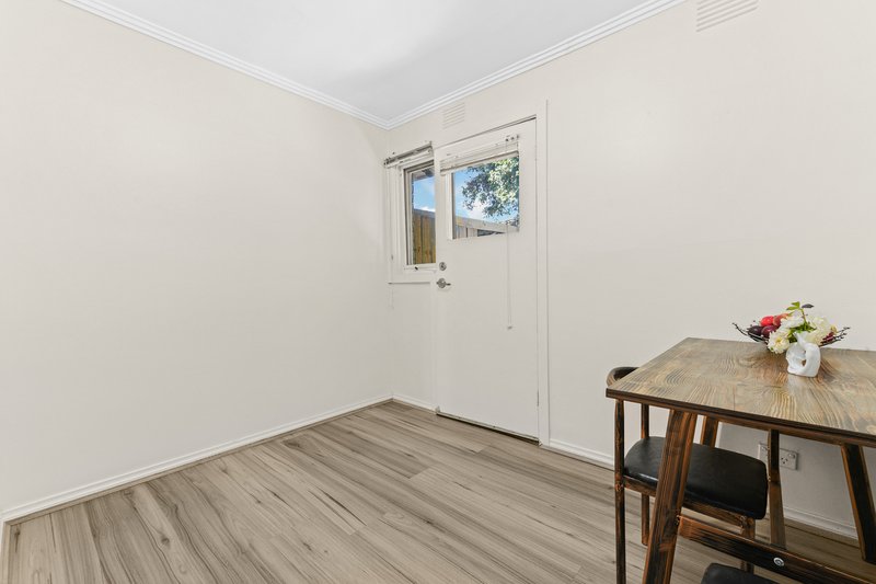 Photo - 4/10 Wordsworth Avenue, Clayton South VIC 3169 - Image 4