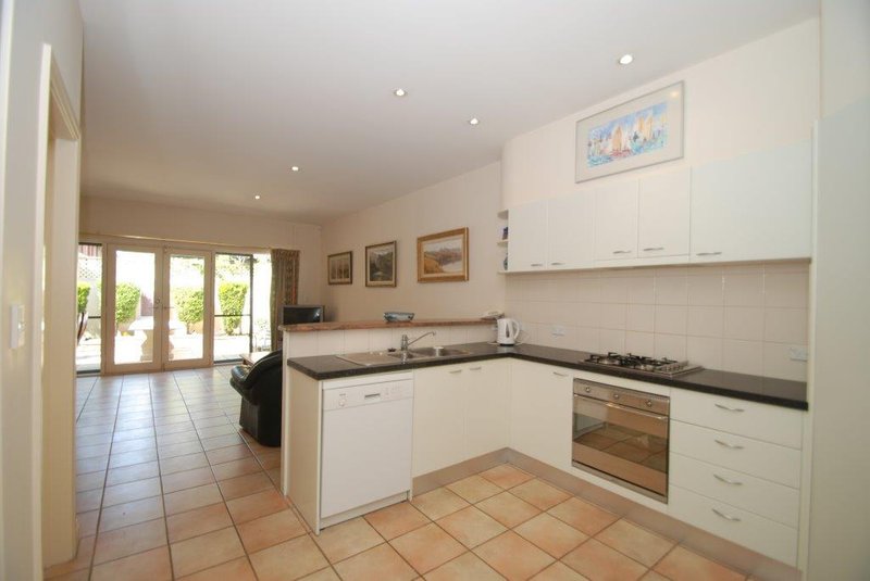 Photo - 4/100 Barton Terrace West , North Adelaide SA 5006 - Image 3