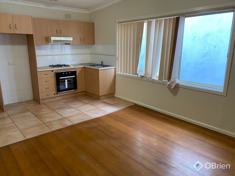 Photo - 4/100 Synnot Street, Werribee VIC 3030 - Image 2