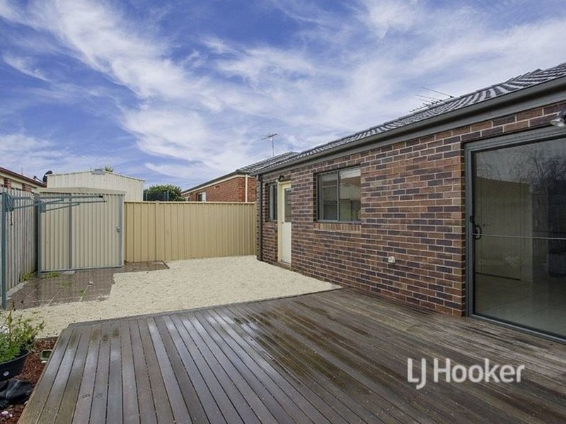 Photo - 4/101-103 Waratah Drive, Altona Meadows VIC 3028 - Image 4