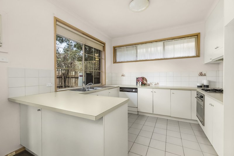 Photo - 4/103 Bogong Avenue, Glen Waverley VIC 3150 - Image 4