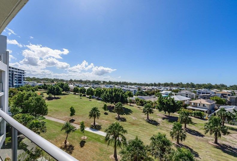 Photo - 410/41 Harbour Town Drive, Biggera Waters QLD 4216 - Image 6