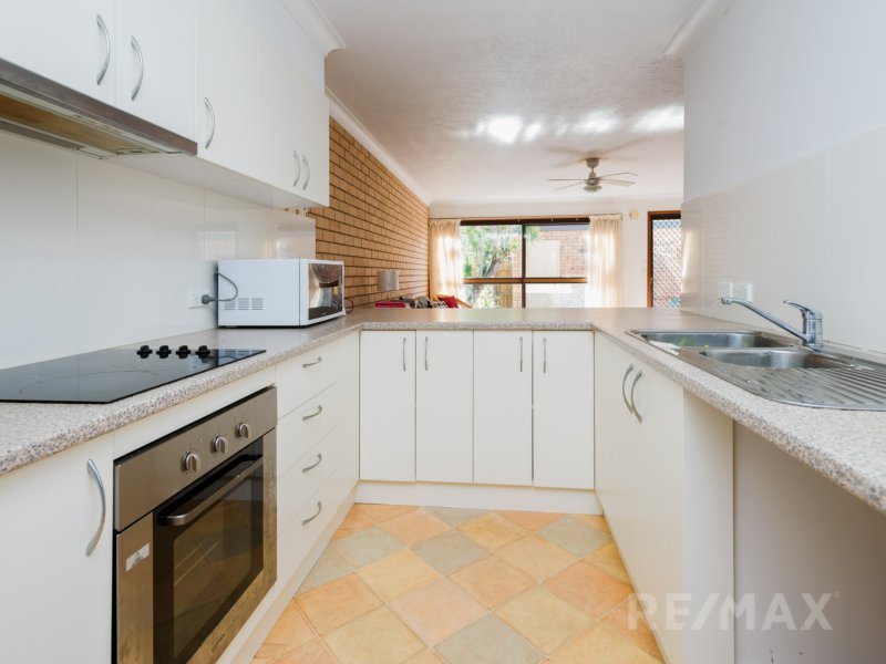 Photo - 4/105 Christine Avenue, Burleigh Waters QLD 4220 - Image 4