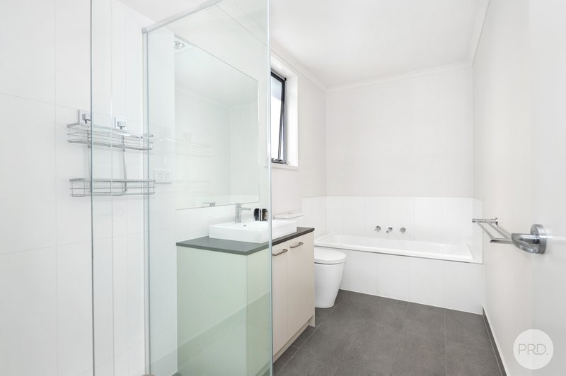 Photo - 4/105 Forest Street, Lake Wendouree VIC 3350 - Image 11