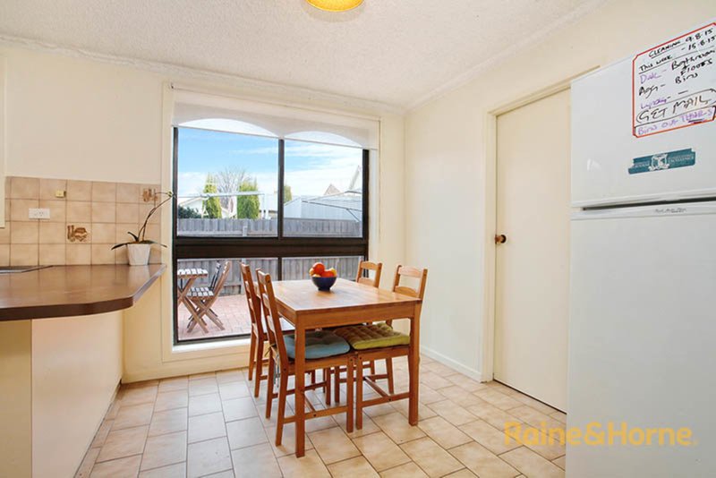 Photo - 4/105 St Leonards Road, Ascot Vale VIC 3032 - Image 3