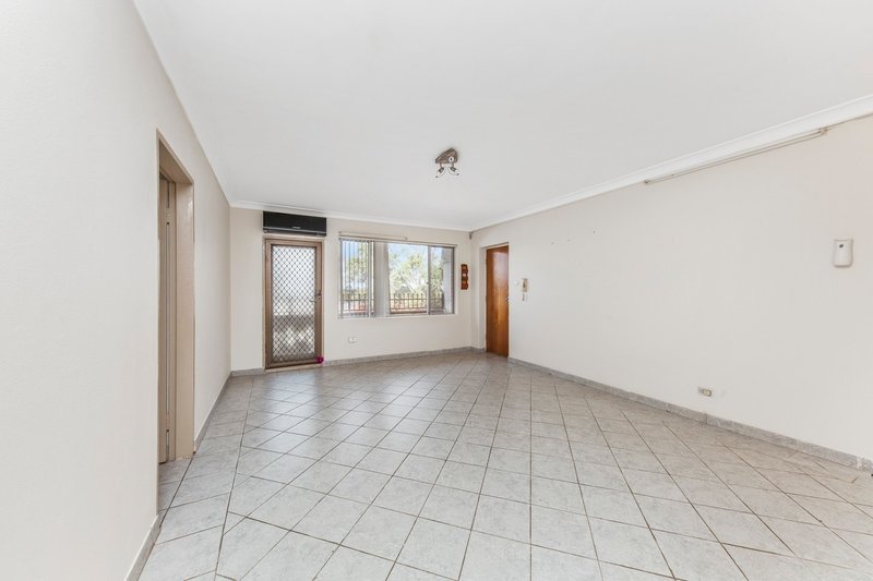 Photo - 4/108 Broomfield Street, Cabramatta NSW 2166 - Image 2