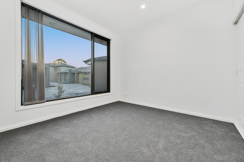 Photo - 4/108 Endeavour Drive, Cranbourne North VIC 3977 - Image 8