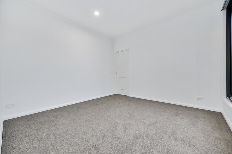 Photo - 4/108 Endeavour Drive, Cranbourne North VIC 3977 - Image 15