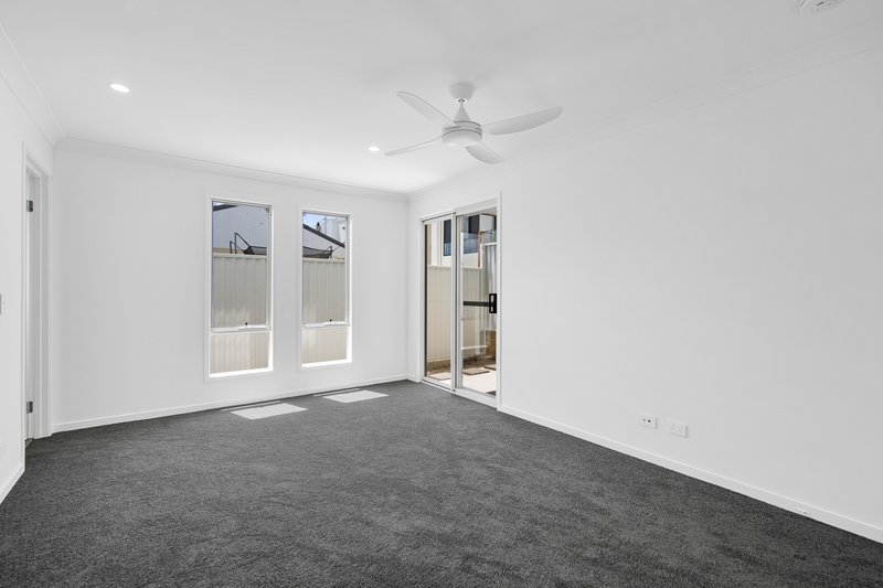 Photo - 4/108 Falconer Street, Southport QLD 4215 - Image 7