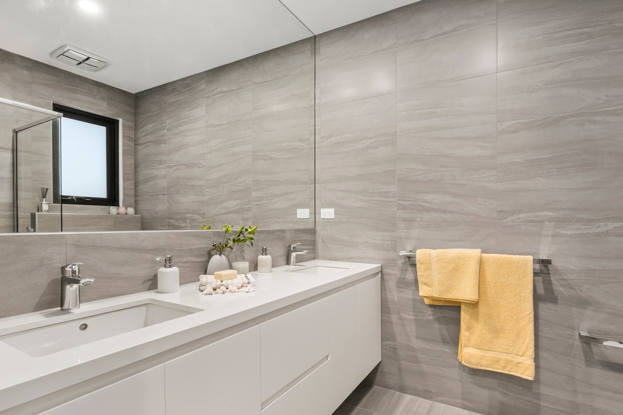 4-bedroom unit at 410A Chesterville Road, Bentleigh East, VIC 3165, Glen Eira, Victoria