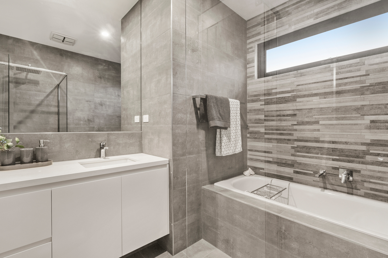 4-bedroom unit at 410A Chesterville Road, Bentleigh East, VIC 3165, Glen Eira, Victoria