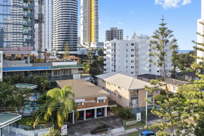 Photo - 4/11 Anne Avenue, Broadbeach QLD 4218 - Image 4