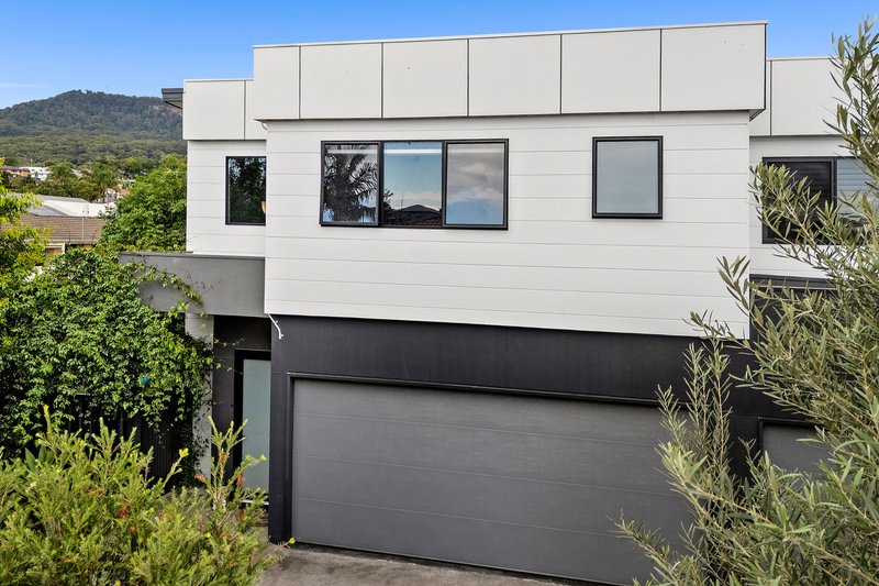 Photo - 4/11 Balmoral Street, Balgownie NSW 2519 - Image 1
