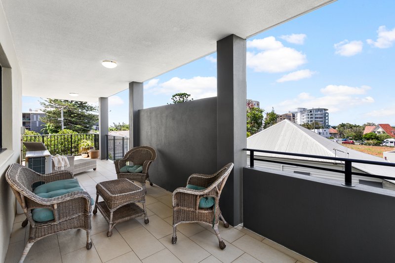 Photo - 4/11 Dix Street, Redcliffe QLD 4020 - Image 3