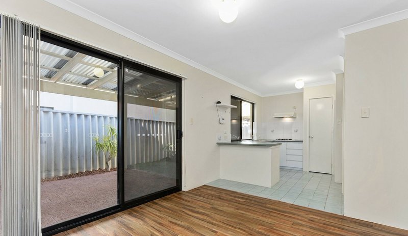 Photo - 4/11 Gochean Avenue, Bentley WA 6102 - Image 4