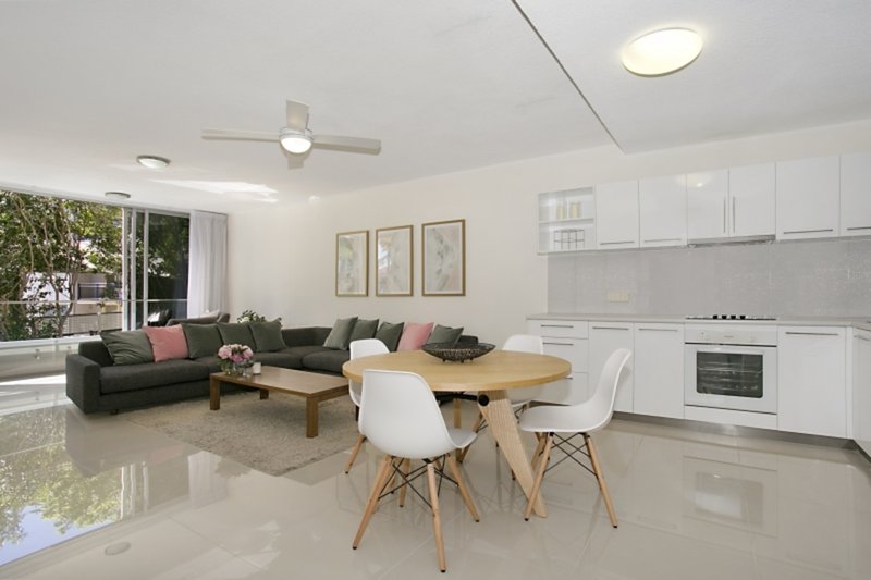 Photo - 4/11 Paradise Island, Surfers Paradise QLD 4217 - Image 2