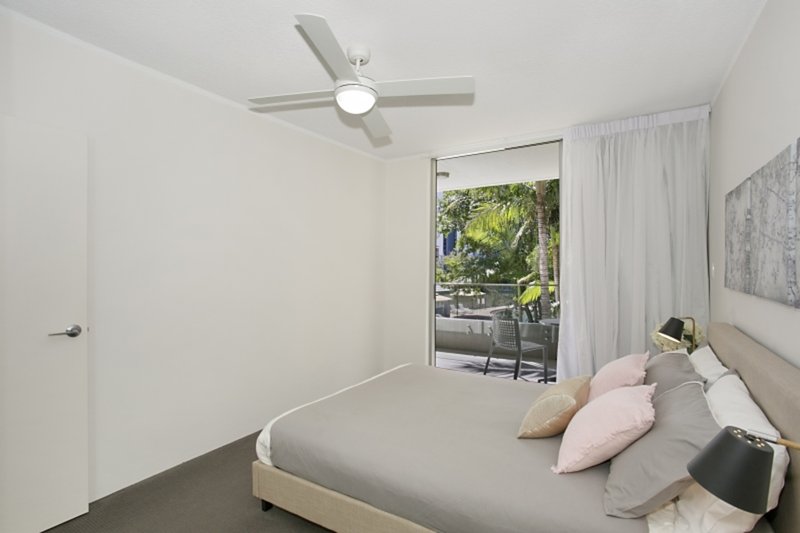 Photo - 4/11 Paradise Island, Surfers Paradise QLD 4217 - Image 7