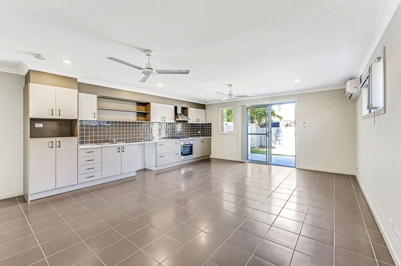 Photo - 4/11 Pearl Street, Coomera QLD 4209 - Image 3