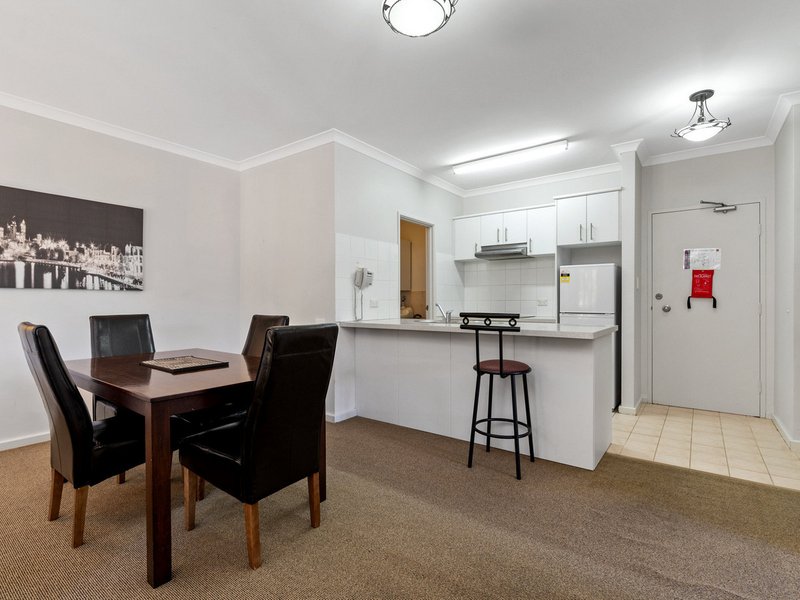 Photo - 4/11 Regal Place, East Perth WA 6004 - Image 3