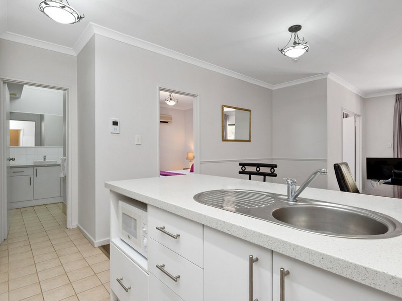 Photo - 4/11 Regal Place, East Perth WA 6004 - Image 6