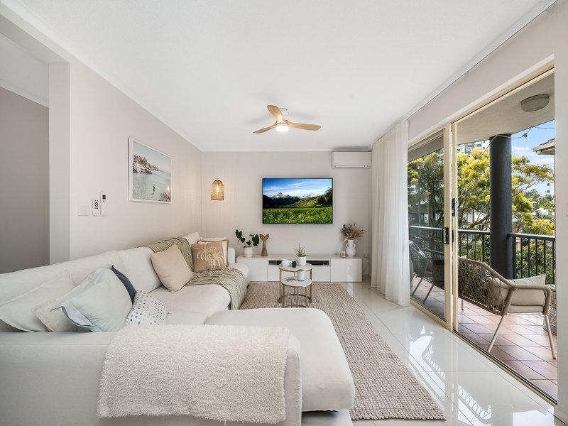 Photo - 4/11 Saltair Street, Kings Beach QLD 4551 - Image 3