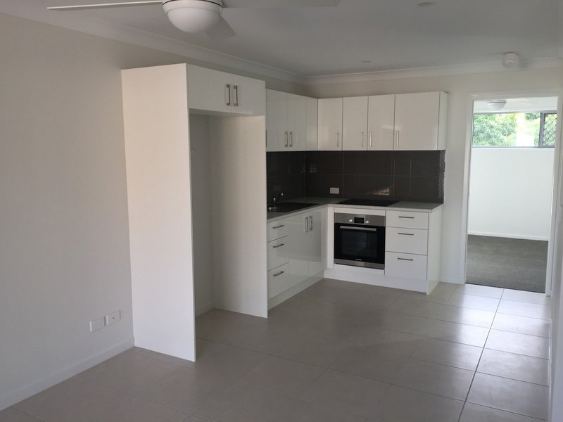 Photo - 4/11 Slater Avenue, Lawnton QLD 4501 - Image 1