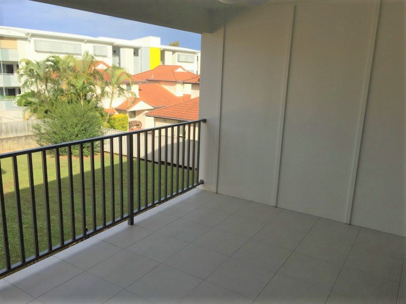 Photo - 4/11 Slater Avenue, Lawnton QLD 4501 - Image 2