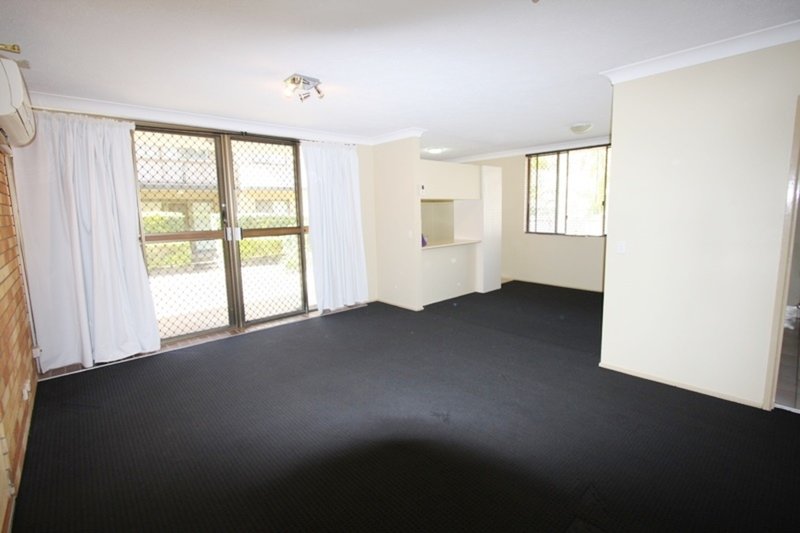 Photo - 4/11 Stanhill Drive, Surfers Paradise QLD 4217 - Image 3