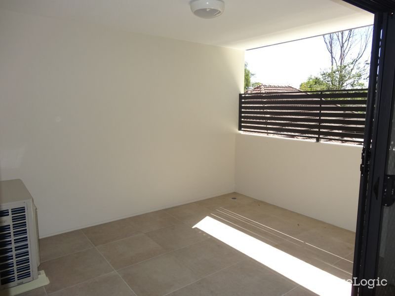 Photo - 4/11 University Road, Mitchelton QLD 4053 - Image 7