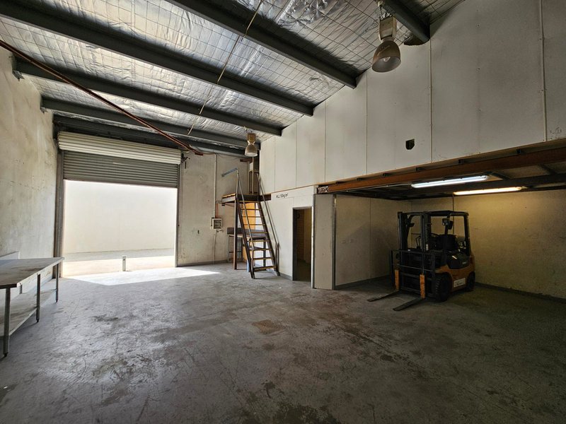 Photo - 4/11 Vale Street, Malaga WA 6090 - Image 4