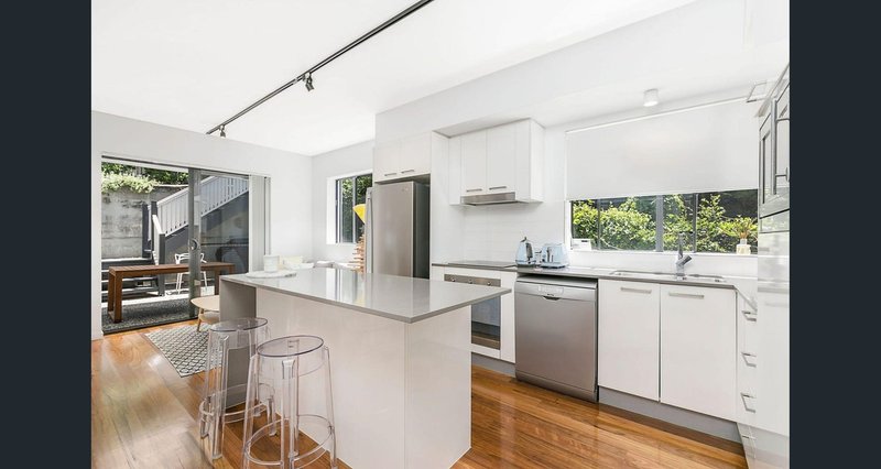 Photo - 4/11 Wordsworth Street, Bulimba QLD 4171 - Image 1