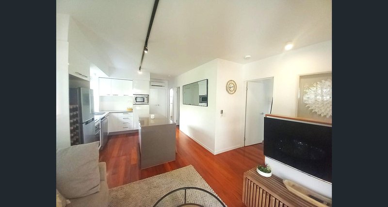Photo - 4/11 Wordsworth Street, Bulimba QLD 4171 - Image 2