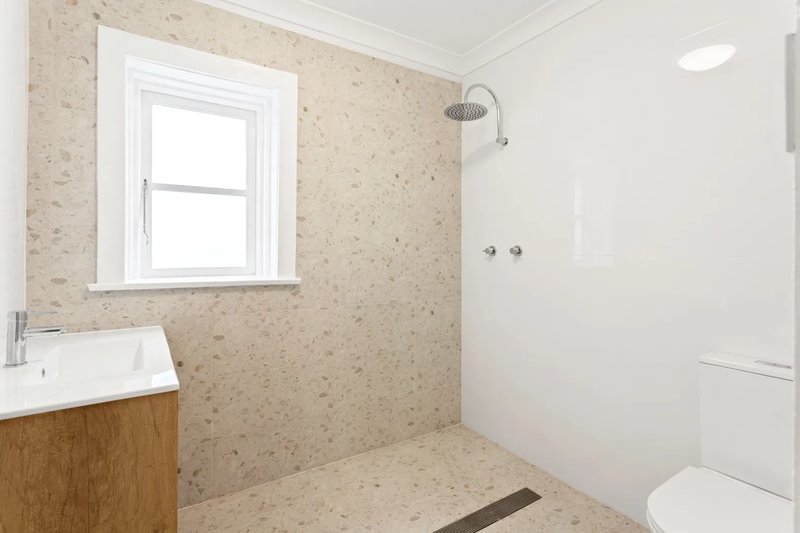 Photo - 4/110-114 Ramsgate Avenue, Bondi Beach NSW 2026 - Image 3