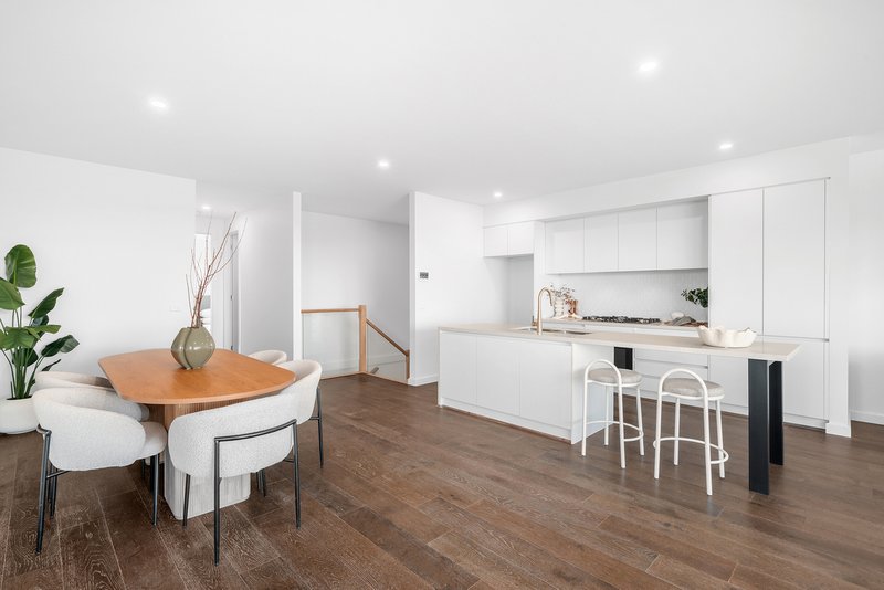 Photo - 4/110 Lebanon Street, Strathmore VIC 3041 - Image 5