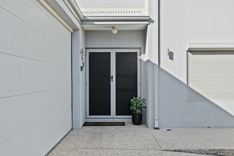Photo - 4/110 Parkin Street, Rockingham WA 6168 - Image 3