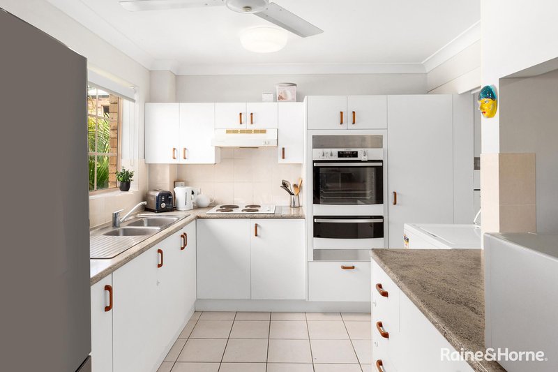 Photo - 4/111 Central Avenue, Indooroopilly QLD 4068 - Image 2