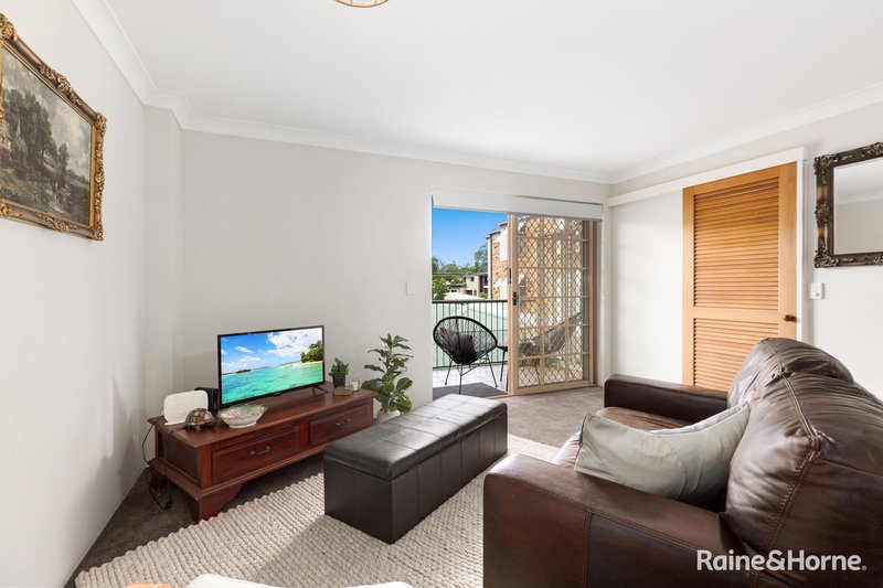 Photo - 4/111 Central Avenue, Indooroopilly QLD 4068 - Image 6