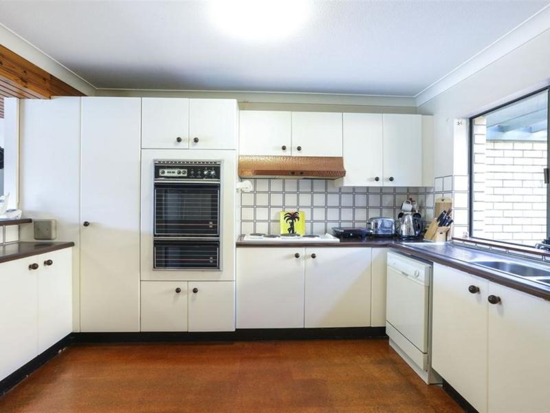 Photo - 4/112 Bayview Street, Runaway Bay QLD 4216 - Image 4