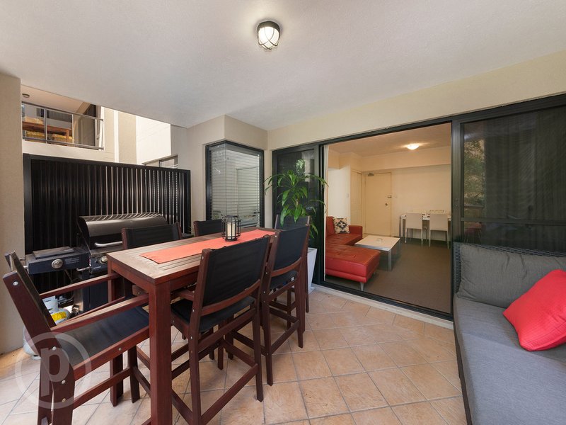 Photo - 411/36 Macdonald Street, Kangaroo Point QLD 4169 - Image 3