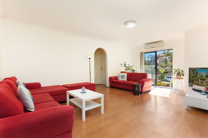 Photo - 4/114 Railway Street, Granville NSW 2142 - Image 2