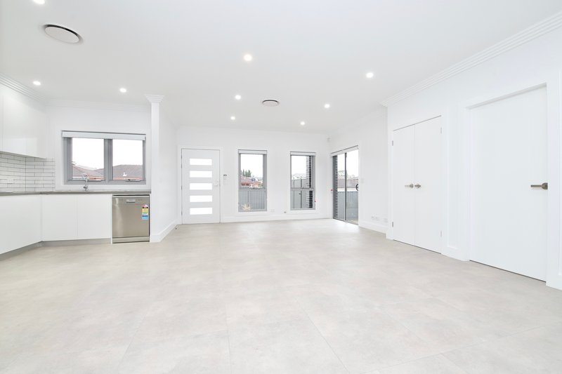 Photo - 4/114 Taylor Street, Condell Park NSW 2200 - Image 4