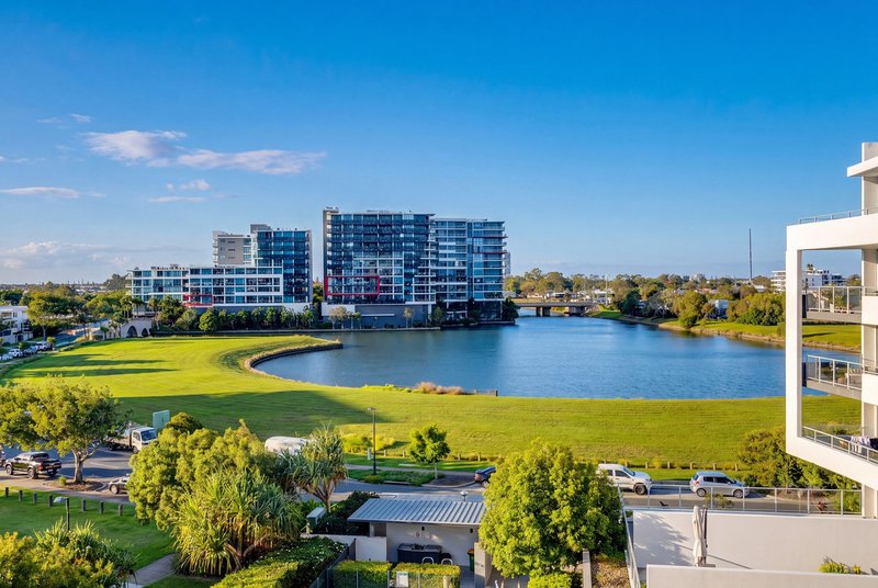 Photo - 411/41 Harbour Town Drive, Biggera Waters QLD 4216 - Image 2