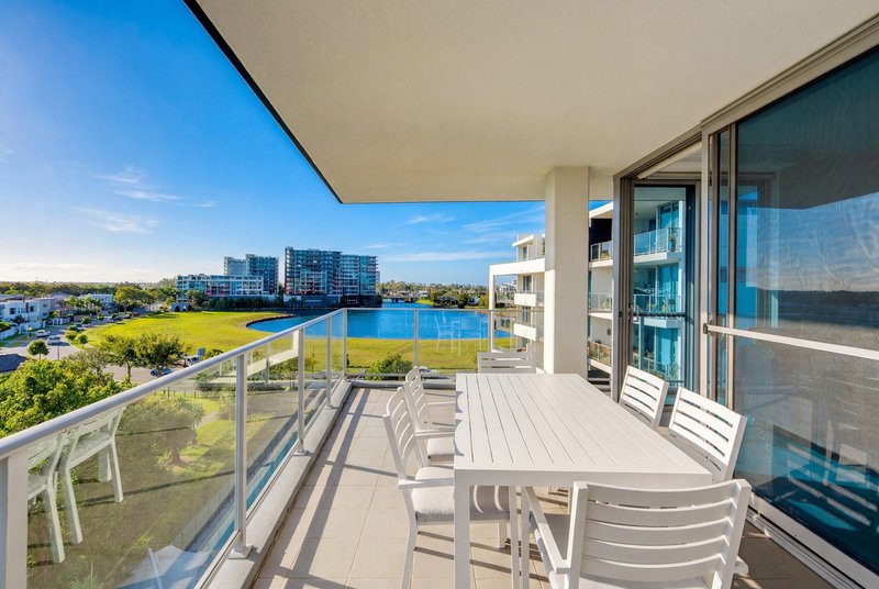 Photo - 411/41 Harbour Town Drive, Biggera Waters QLD 4216 - Image 3