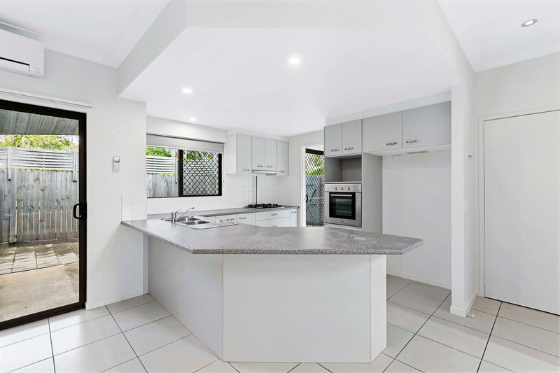 Photo - 4/115 Torquay Road, Scarness QLD 4655 - Image 5