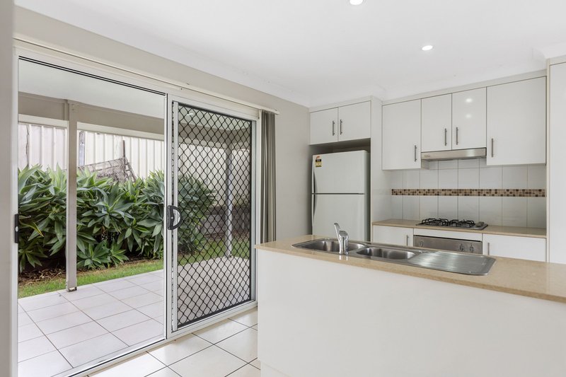 Photo - 4/116-118 Taylor Street, Newtown QLD 4350 - Image 2