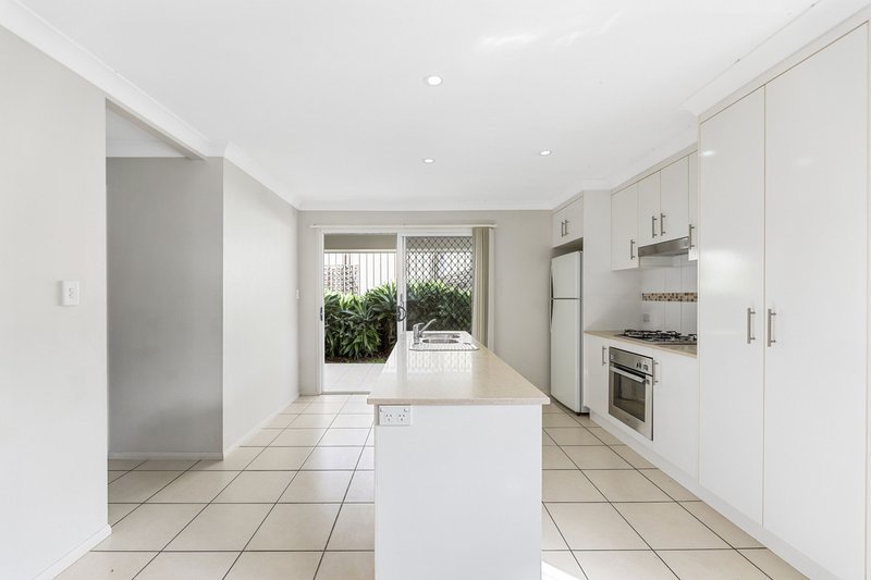 Photo - 4/116-118 Taylor Street, Newtown QLD 4350 - Image 5