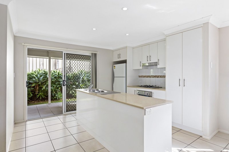 Photo - 4/116-118 Taylor Street, Newtown QLD 4350 - Image 6