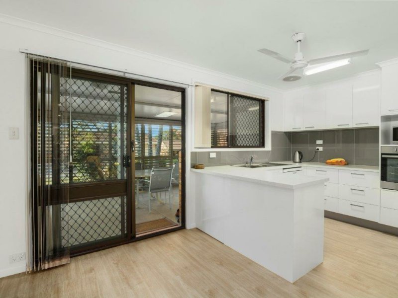 Photo - 41/170 Bardon Ave , Burleigh Waters QLD 4220 - Image 4