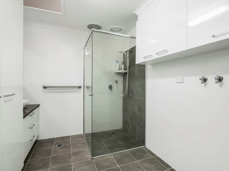 Photo - 41/170 Bardon Ave , Burleigh Waters QLD 4220 - Image 7